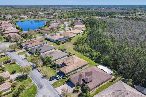 House in Poinciana, Florida 3 bedrooms, 222.32 sq.m. № 1546917 - photo 2