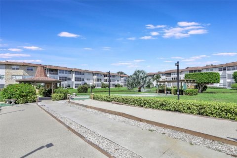 Condominio en venta en Lauderdale Lakes, Florida, 2 dormitorios, 87.7 m2 № 1864719 - foto 28