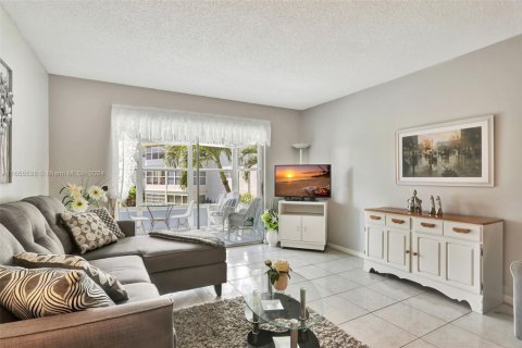 Condominio en venta en Lauderdale Lakes, Florida, 2 dormitorios, 87.7 m2 № 1864719 - foto 4