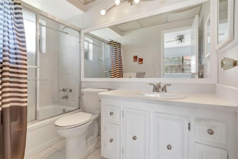 Condominio en venta en Lauderdale Lakes, Florida, 2 dormitorios, 87.7 m2 № 1864719 - foto 22
