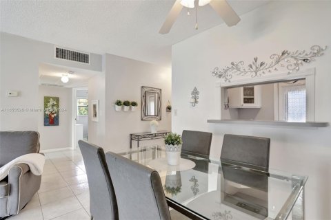 Condominio en venta en Lauderdale Lakes, Florida, 2 dormitorios, 87.7 m2 № 1864719 - foto 10