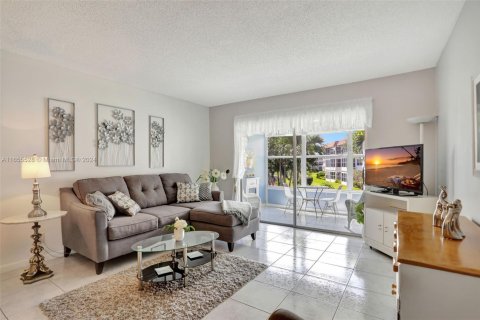 Condominio en venta en Lauderdale Lakes, Florida, 2 dormitorios, 87.7 m2 № 1864719 - foto 3