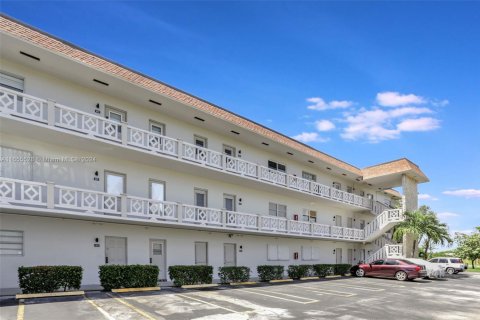 Condominio en venta en Lauderdale Lakes, Florida, 2 dormitorios, 87.7 m2 № 1864719 - foto 30