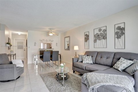Condominio en venta en Lauderdale Lakes, Florida, 2 dormitorios, 87.7 m2 № 1864719 - foto 9