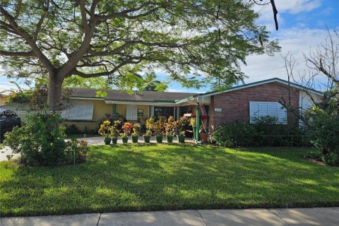 Immobilier commercial à Miami, Floride 1 chambre, 18.58 m2 № 2192811