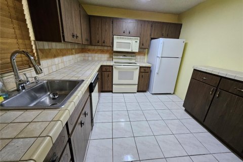 Immobilier commercial à louer à Miami, Floride: 1 chambre, 18.58 m2 № 2192811 - photo 6