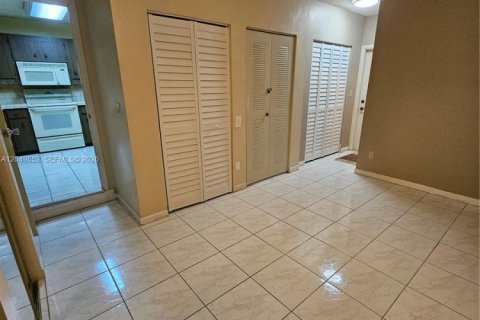 Immobilier commercial à louer à Miami, Floride: 1 chambre, 18.58 m2 № 2192811 - photo 4