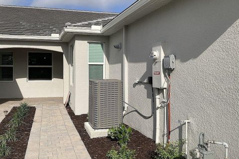 House in Englewood, Florida 2 bedrooms, 134.52 sq.m. № 1821121 - photo 8