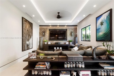 Villa ou maison à louer à Miami, Floride: 5 chambres, 447.6 m2 № 1971680 - photo 14