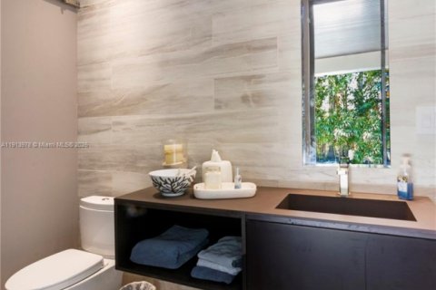 Villa ou maison à louer à Miami, Floride: 5 chambres, 447.6 m2 № 1971680 - photo 30