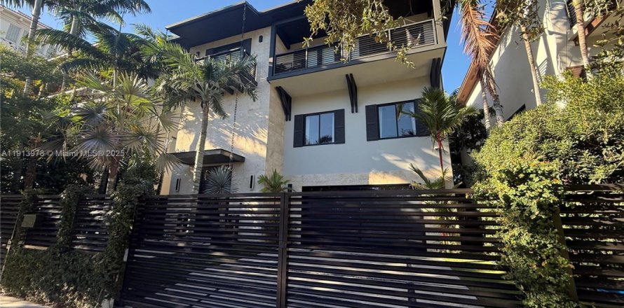 Villa ou maison à Miami, Floride 5 chambres, 447.6 m2 № 1971680