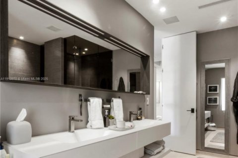 Villa ou maison à louer à Miami, Floride: 5 chambres, 447.6 m2 № 1971680 - photo 21