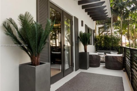 Villa ou maison à louer à Miami, Floride: 5 chambres, 447.6 m2 № 1971680 - photo 17