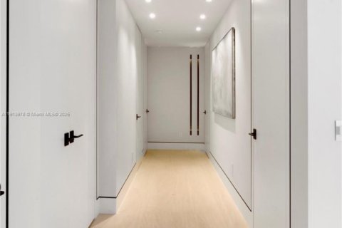 Villa ou maison à louer à Miami, Floride: 5 chambres, 447.6 m2 № 1971680 - photo 28