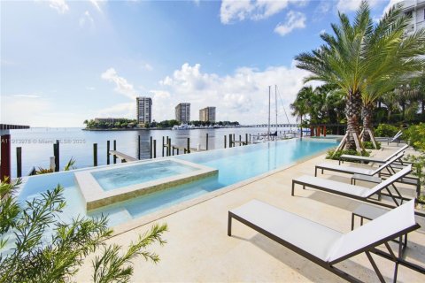 Villa ou maison à louer à Miami, Floride: 5 chambres, 447.6 m2 № 1971680 - photo 4