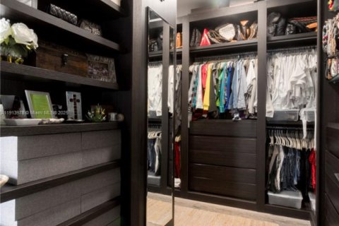 Villa ou maison à louer à Miami, Floride: 5 chambres, 447.6 m2 № 1971680 - photo 22