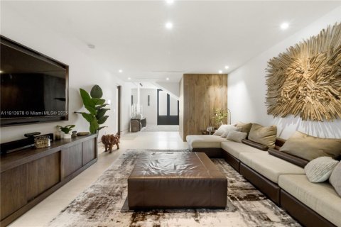 Villa ou maison à louer à Miami, Floride: 5 chambres, 447.6 m2 № 1971680 - photo 8