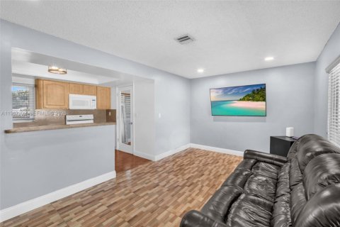 Villa ou maison à vendre à Lauderhill, Floride: 3 chambres, 129.13 m2 № 2029290 - photo 24