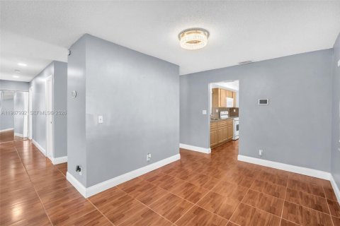 Villa ou maison à vendre à Lauderhill, Floride: 3 chambres, 129.13 m2 № 2029290 - photo 13