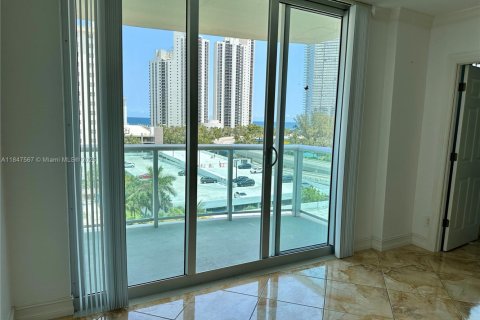 Condominio en venta en Sunny Isles Beach, Florida, 3 dormitorios, 139.82 m2 № 1935989 - foto 8