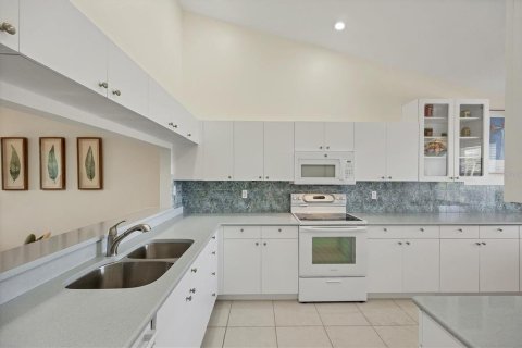 Copropriété à vendre à Sarasota, Floride: 2 chambres, 115.01 m2 № 2094045 - photo 16