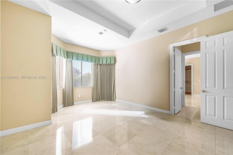 Villa ou maison à vendre à Cutler Bay, Floride: 5 chambres, 438.22 m2 № 2025402 - photo 29