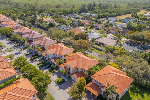 Villa ou maison à vendre à Cutler Bay, Floride: 5 chambres, 438.22 m2 № 2025402 - photo 8