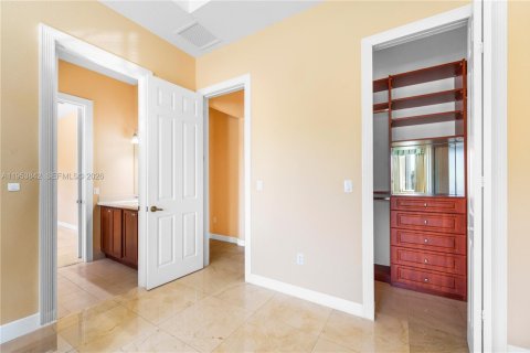 Villa ou maison à vendre à Cutler Bay, Floride: 5 chambres, 438.22 m2 № 2025402 - photo 30