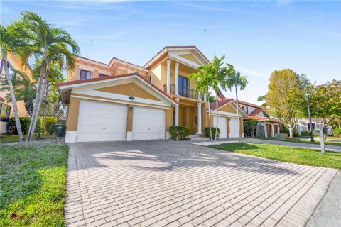 Villa ou maison à vendre à Cutler Bay, Floride: 5 chambres, 438.22 m2 № 2025402 - photo 2