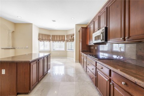 Villa ou maison à vendre à Cutler Bay, Floride: 5 chambres, 438.22 m2 № 2025402 - photo 18