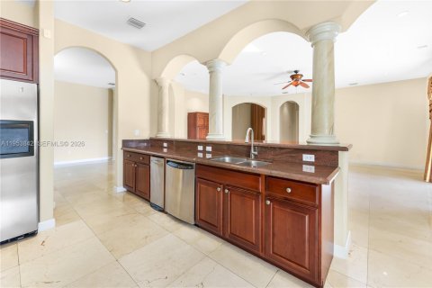 Villa ou maison à vendre à Cutler Bay, Floride: 5 chambres, 438.22 m2 № 2025402 - photo 20
