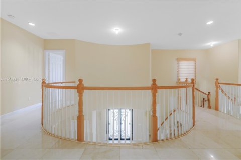 Villa ou maison à vendre à Cutler Bay, Floride: 5 chambres, 438.22 m2 № 2025402 - photo 25