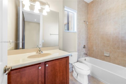 Villa ou maison à vendre à Cutler Bay, Floride: 5 chambres, 438.22 m2 № 2025402 - photo 27