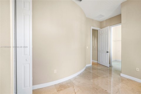 Villa ou maison à vendre à Cutler Bay, Floride: 5 chambres, 438.22 m2 № 2025402 - photo 28