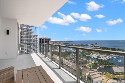 Condo in Saint Petersburg, Florida, 2 bedrooms  № 1914634 - photo 25
