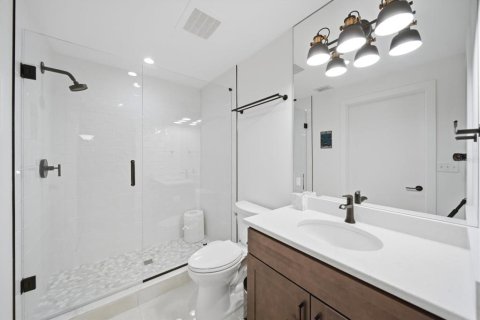 Condo in Saint Petersburg, Florida, 2 bedrooms  № 2094878 - photo 9