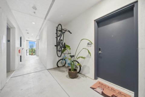 Condo in Saint Petersburg, Florida, 2 bedrooms  № 2094878 - photo 3