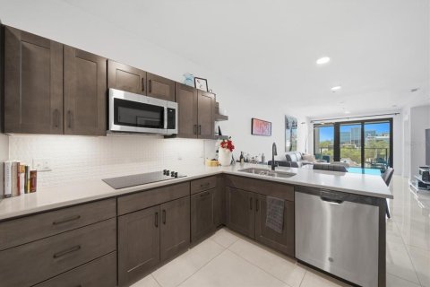 Condo in Saint Petersburg, Florida, 2 bedrooms  № 2094878 - photo 5