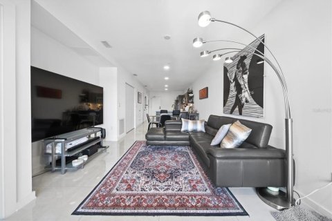 Condo in Saint Petersburg, Florida, 2 bedrooms  № 2094878 - photo 19