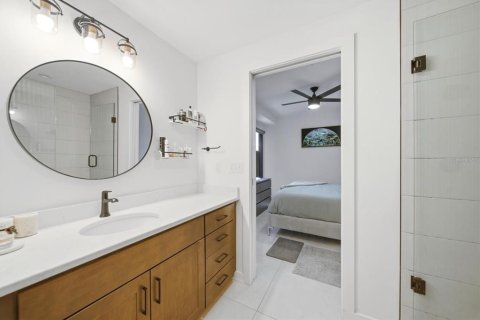 Condo in Saint Petersburg, Florida, 2 bedrooms  № 2094878 - photo 25