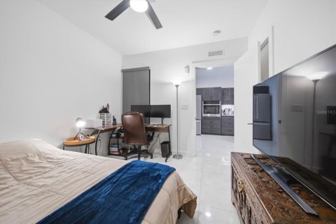 Condo in Saint Petersburg, Florida, 2 bedrooms  № 2094878 - photo 11