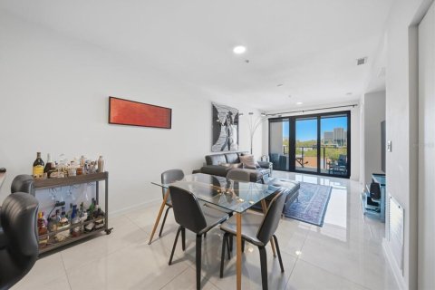 Condo in Saint Petersburg, Florida, 2 bedrooms  № 2094878 - photo 12