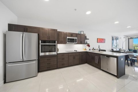 Condo in Saint Petersburg, Florida, 2 bedrooms  № 2094878 - photo 7