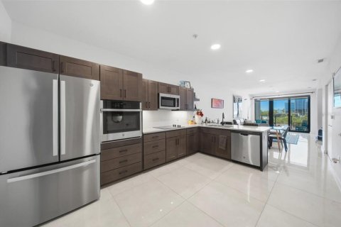 Condo in Saint Petersburg, Florida, 2 bedrooms  № 2094878 - photo 6