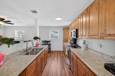 Villa ou maison à vendre à Hollywood, Floride: 3 chambres, 85.47 m2 № 2049613 - photo 18