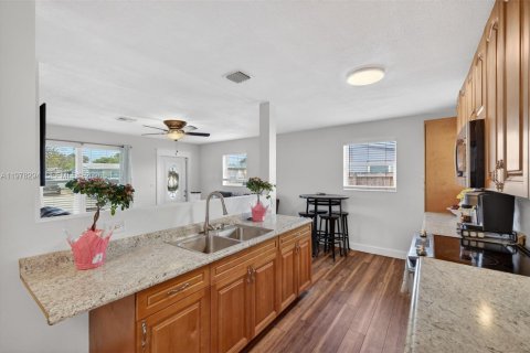 Villa ou maison à vendre à Hollywood, Floride: 3 chambres, 85.47 m2 № 2049613 - photo 19