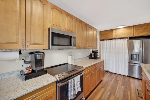 Villa ou maison à vendre à Hollywood, Floride: 3 chambres, 85.47 m2 № 2049613 - photo 16