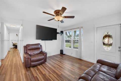 Villa ou maison à vendre à Hollywood, Floride: 3 chambres, 85.47 m2 № 2049613 - photo 13