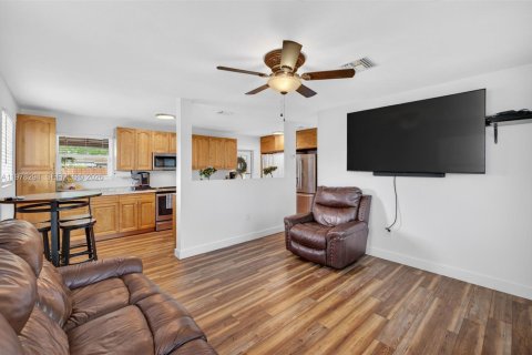 Villa ou maison à vendre à Hollywood, Floride: 3 chambres, 85.47 m2 № 2049613 - photo 10