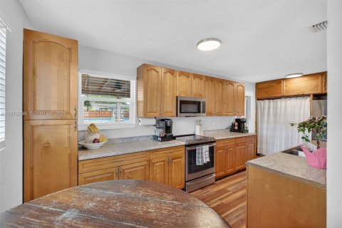 Villa ou maison à vendre à Hollywood, Floride: 3 chambres, 85.47 m2 № 2049613 - photo 4